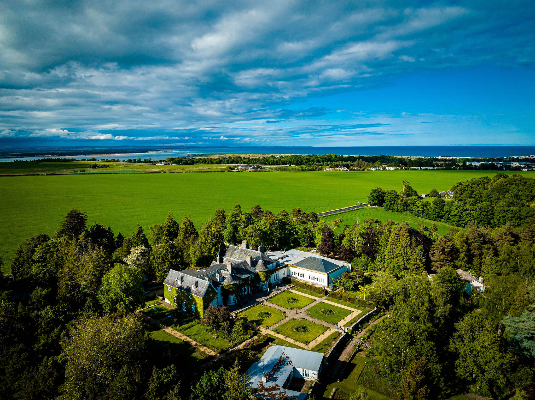 <p>BE TOGETHER IN NATURE</p>